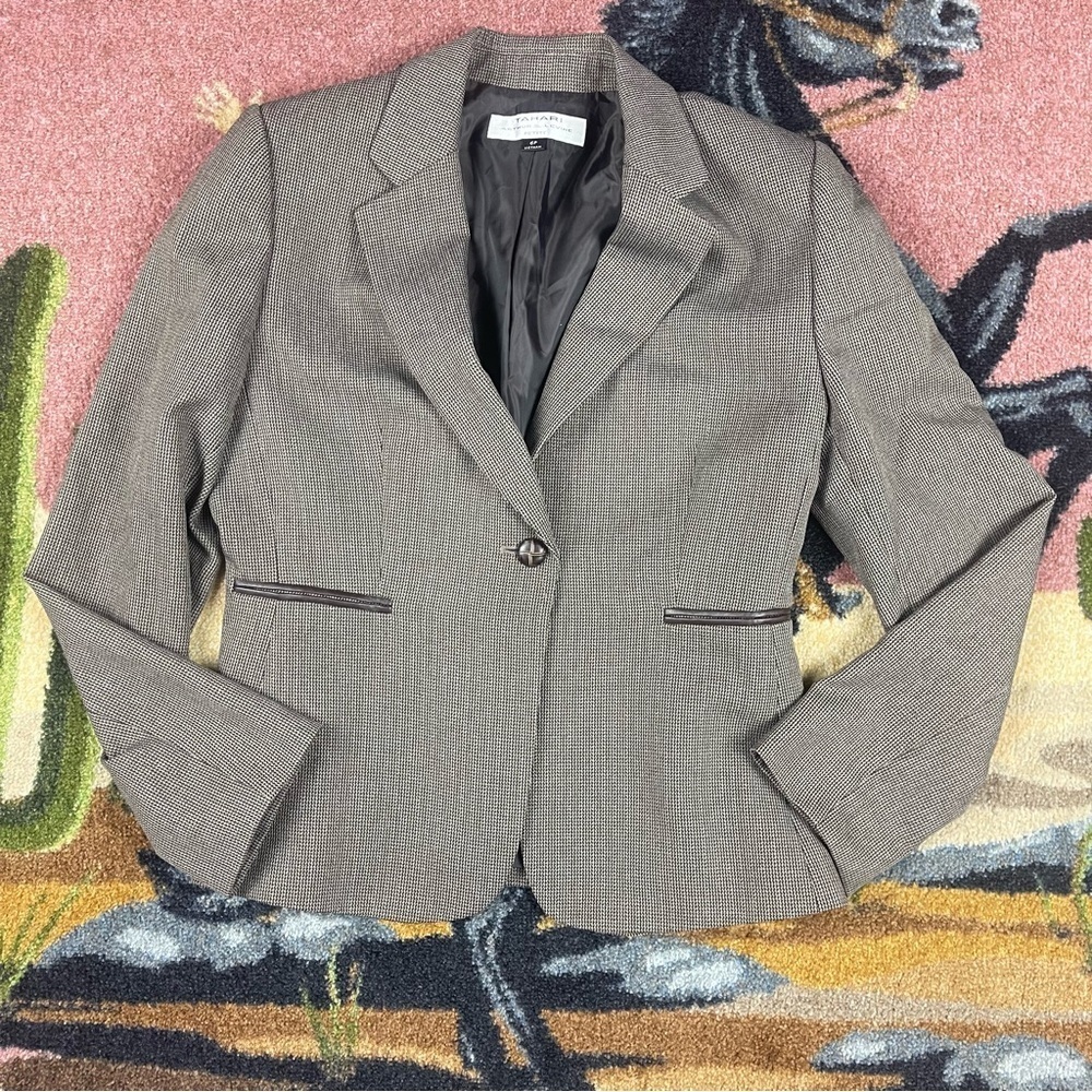 VINTAGE BLAZER TAHARI